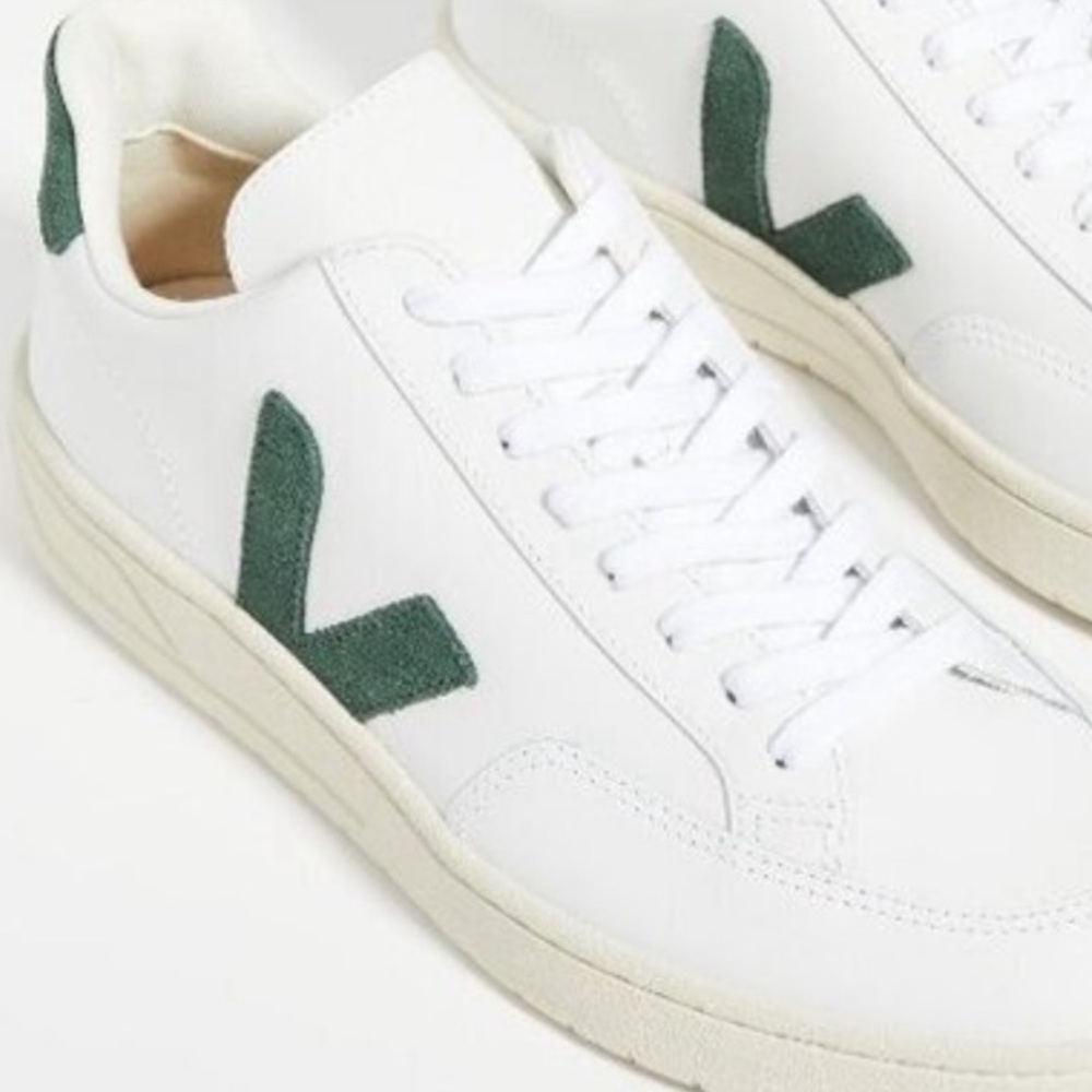 VEJA V-12 Sneakers in Extra-White Cyprus Unisex EU 41 / W 9.5 / M 8